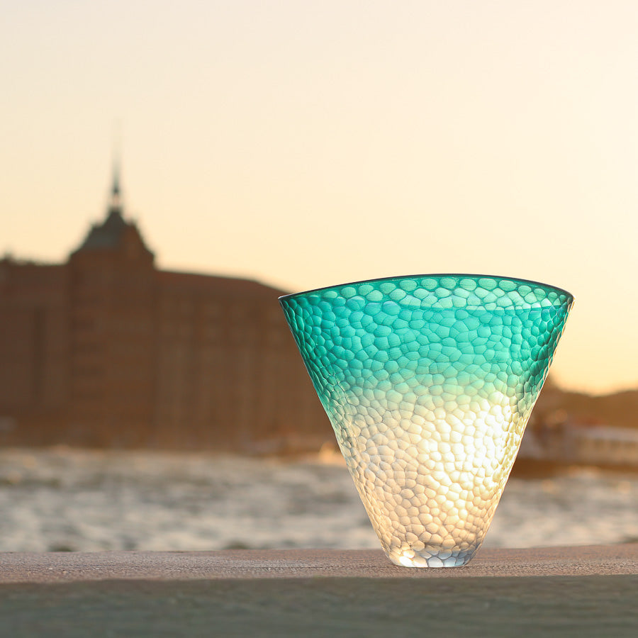 Vaso Sfumato Acqua Cristallo Diamante, dettaglio della superficie incisa a mano